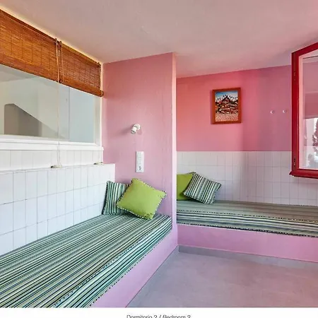 Precioso En La Muralla Roja - 0221 *